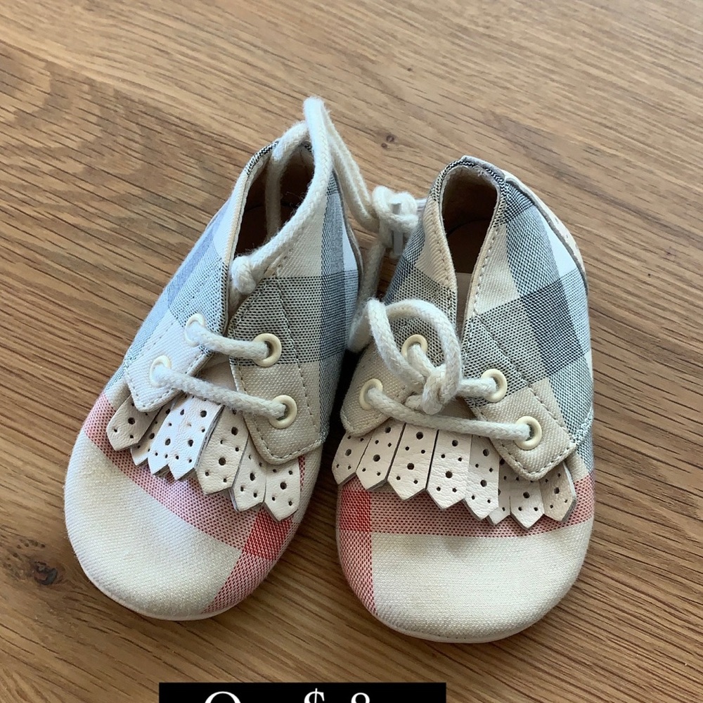 Burberry baby shoes